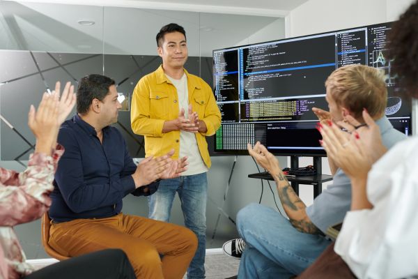 how to pitch to investors